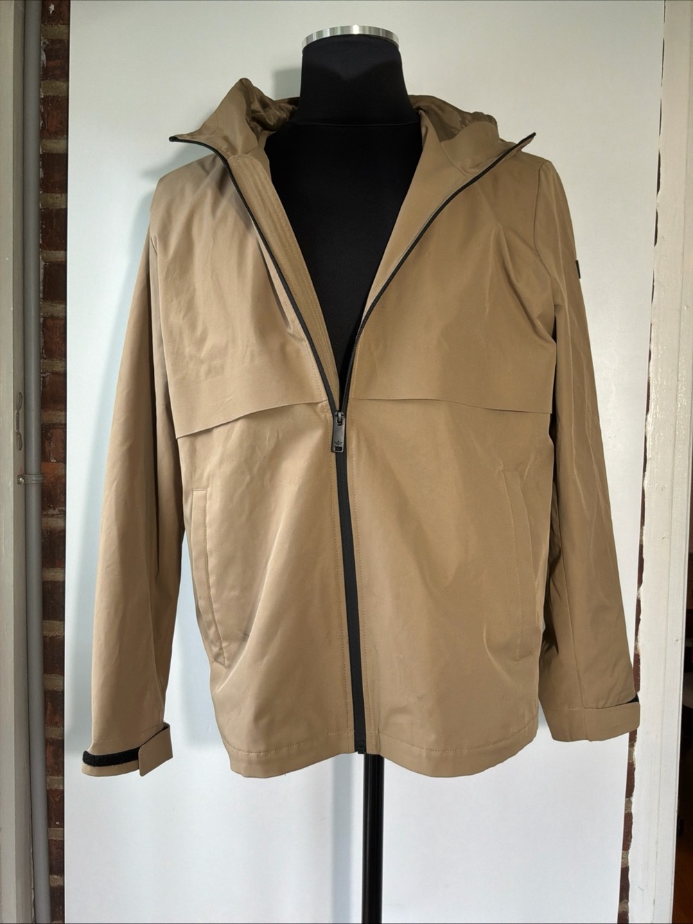 Dockers Men's Hooded Water Resistant Rain Jacket Tan Size Large